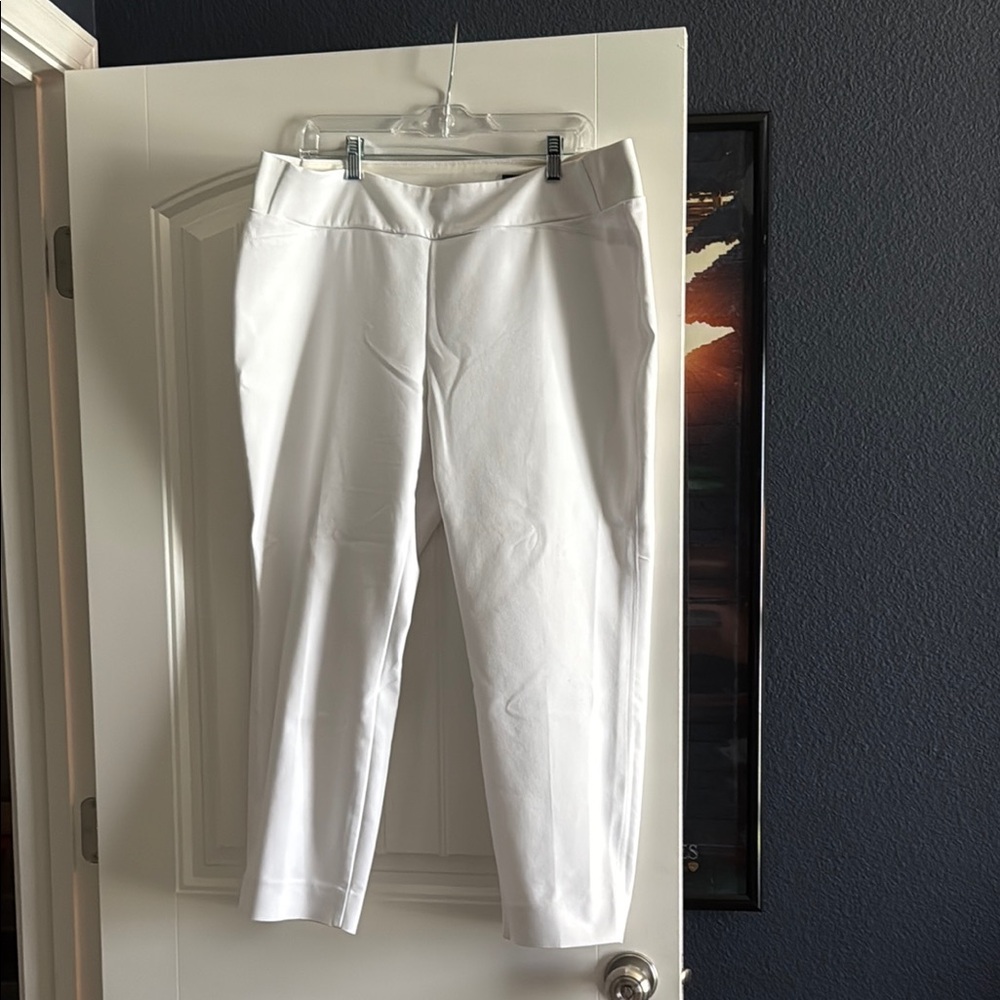 Investments White Ankle Cropped Pants